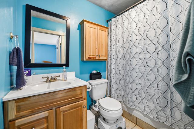1027 Bluebonnet, Adkins, TX 78101