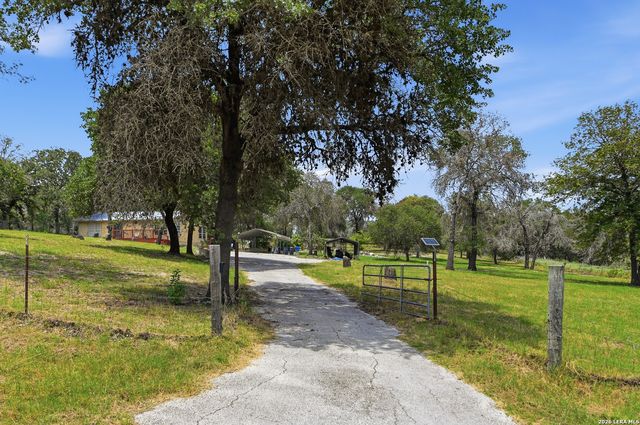 1027 Bluebonnet, Adkins, TX 78101