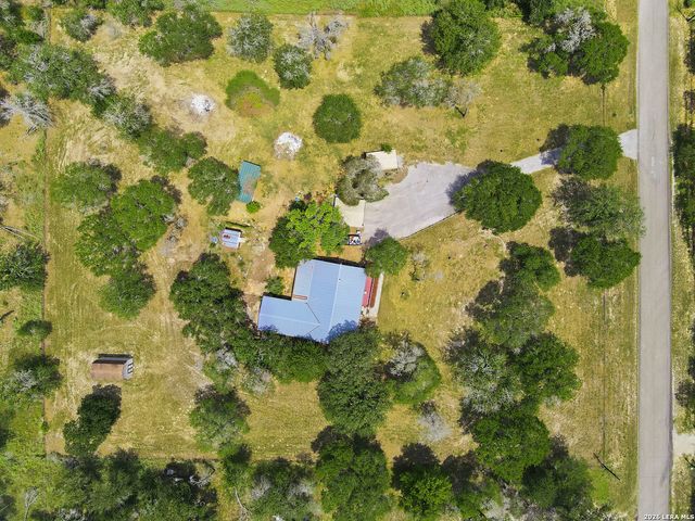 1027 Bluebonnet, Adkins, TX 78101
