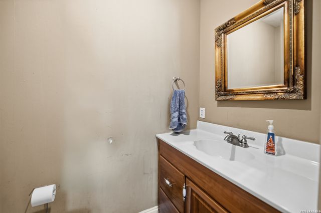 1027 Bluebonnet, Adkins, TX 78101