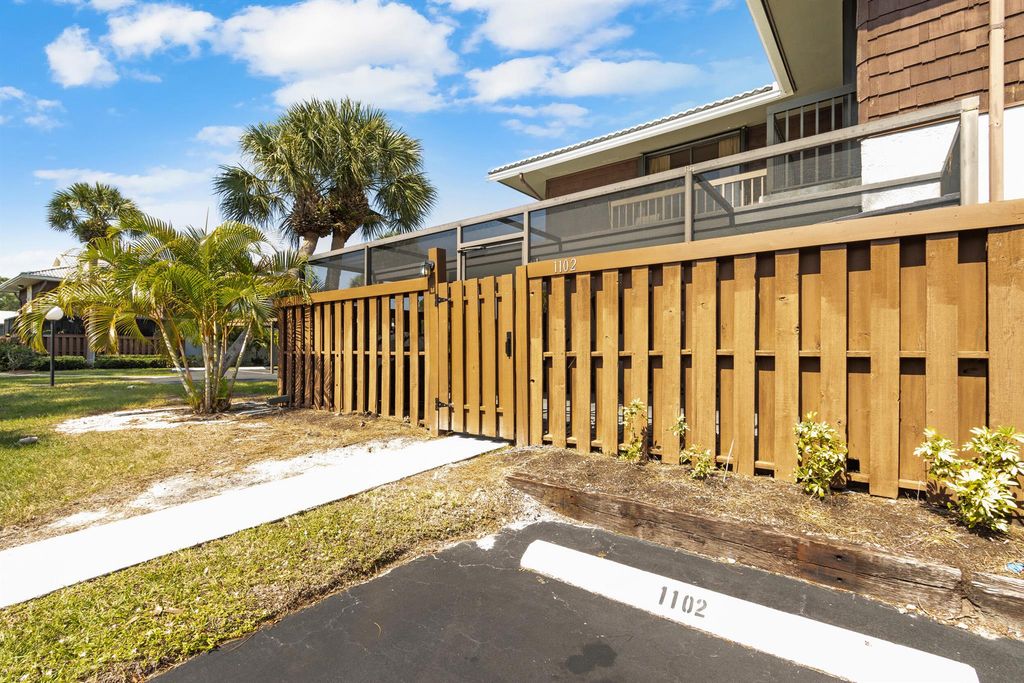 1102 SE Sir Lancelot Drive B, Port St Lucie, FL 34952