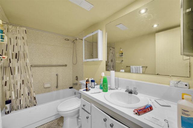 9020 Sunrise Lakes Boulevard 306, Sunrise, FL 33322