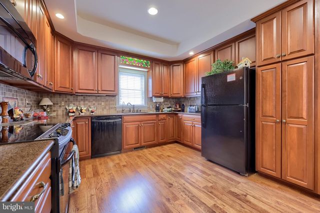 900 CAMBRIDGE DR, Manheim, PA 17545