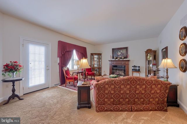 900 CAMBRIDGE DR, Manheim, PA 17545