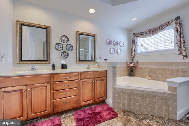 900 CAMBRIDGE DR, Manheim, PA 17545