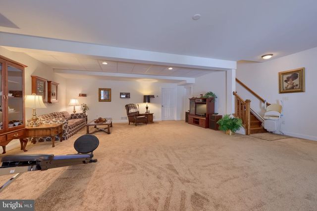 900 CAMBRIDGE DR, Manheim, PA 17545