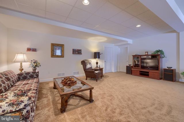 900 CAMBRIDGE DR, Manheim, PA 17545