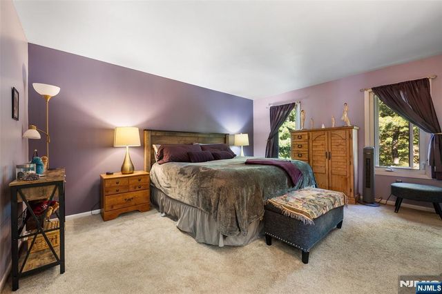 16 Sherry Lane 38, Saddle Brook, NJ 07663