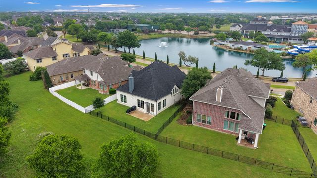 813 Dogwood Trail, Aubrey, TX 76227