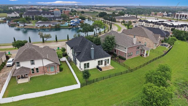 813 Dogwood Trail, Aubrey, TX 76227