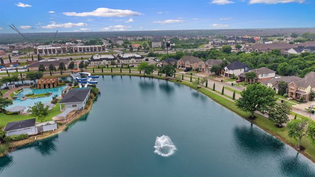 813 Dogwood Trail, Aubrey, TX 76227