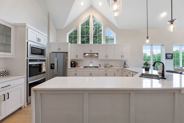 813 Dogwood Trail, Aubrey, TX 76227