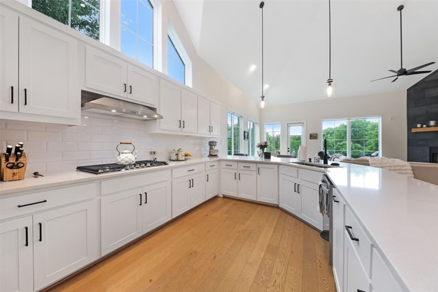 813 Dogwood Trail, Aubrey, TX 76227