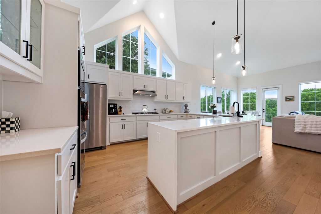 813 Dogwood Trail, Aubrey, TX 76227