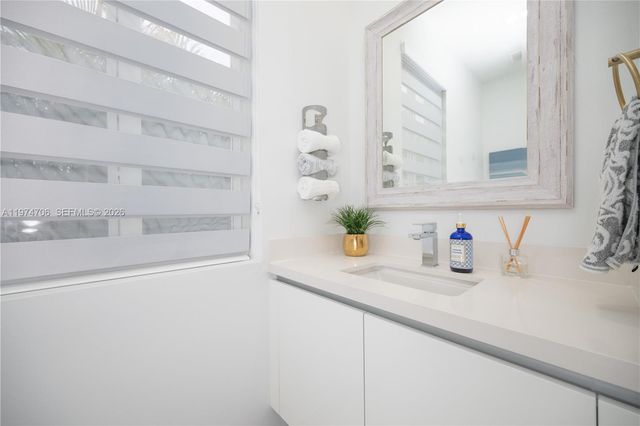 10366 NW 68th Ter 0, Doral, FL 33178