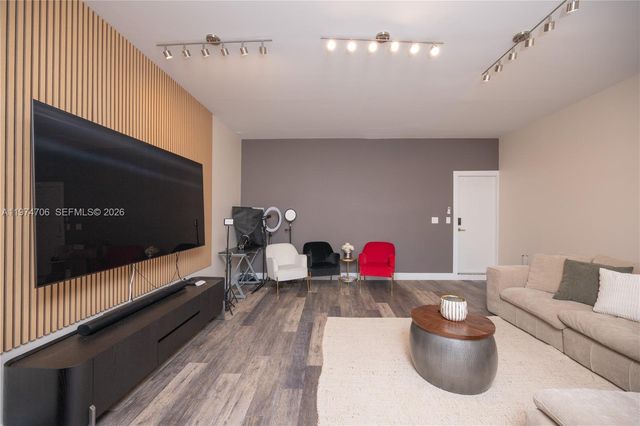 10366 NW 68th Ter 0, Doral, FL 33178