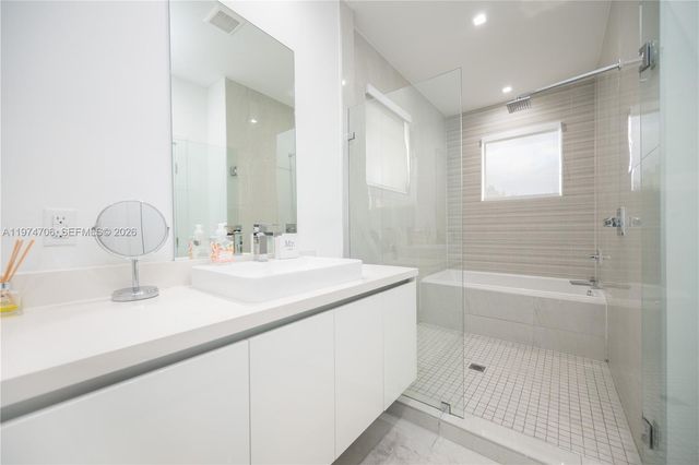 10366 NW 68th Ter 0, Doral, FL 33178