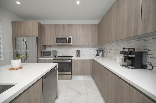 10366 NW 68th Ter 0, Doral, FL 33178