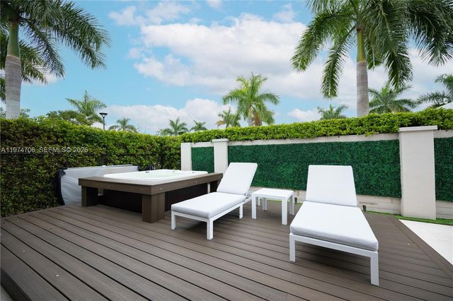 10366 NW 68th Ter 0, Doral, FL 33178