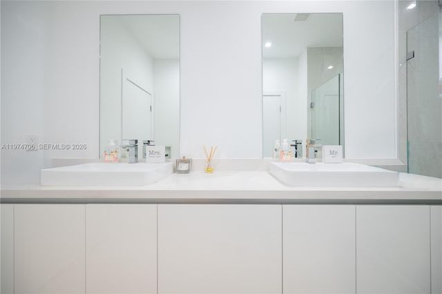 10366 NW 68th Ter 0, Doral, FL 33178