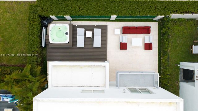 10366 NW 68th Ter 0, Doral, FL 33178