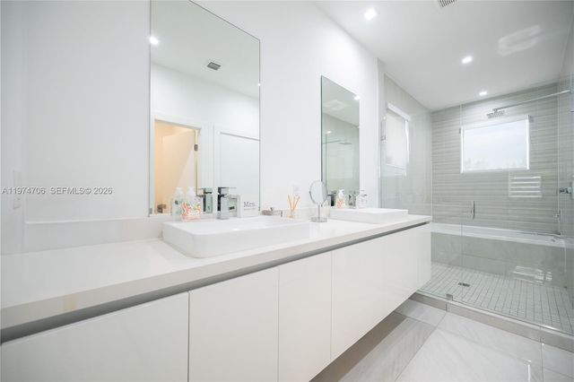 10366 NW 68th Ter 0, Doral, FL 33178