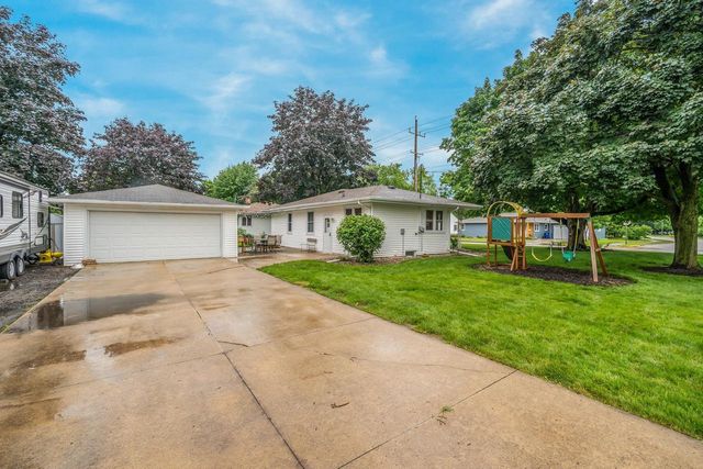 728 BUCHANAN STREET, Little Chute, WI 54140