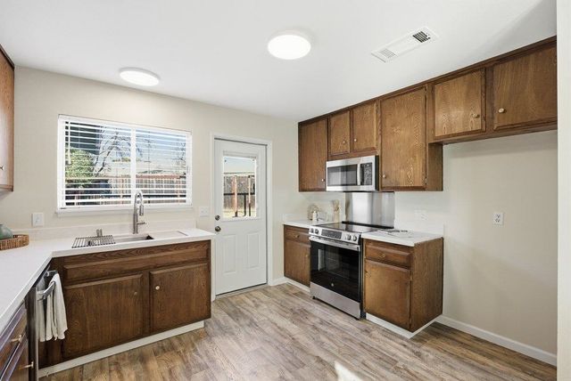 5251 5251 Peony Dr, Livermore, CA 94551