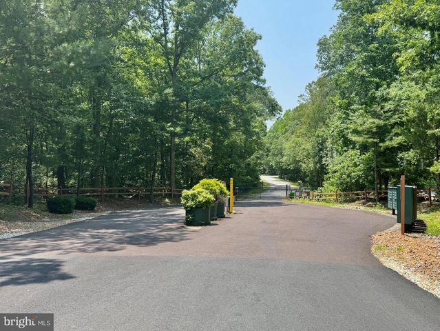 100 HEMLOCK LN, Mineral, VA 23117