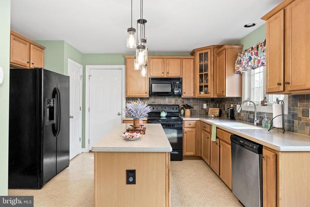 100 HEMLOCK LN, Mineral, VA 23117