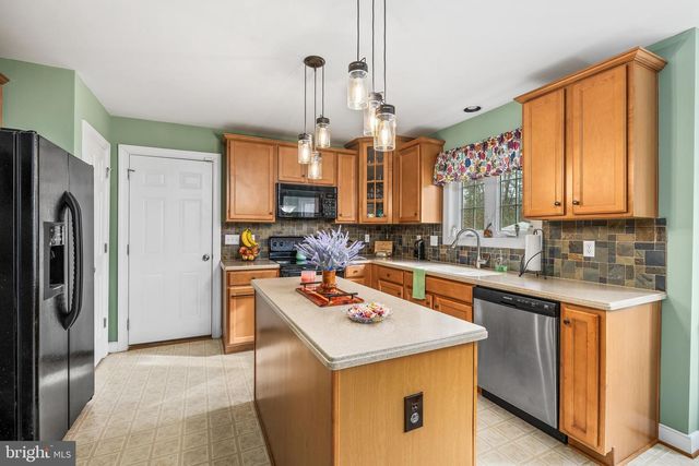 100 HEMLOCK LN, Mineral, VA 23117