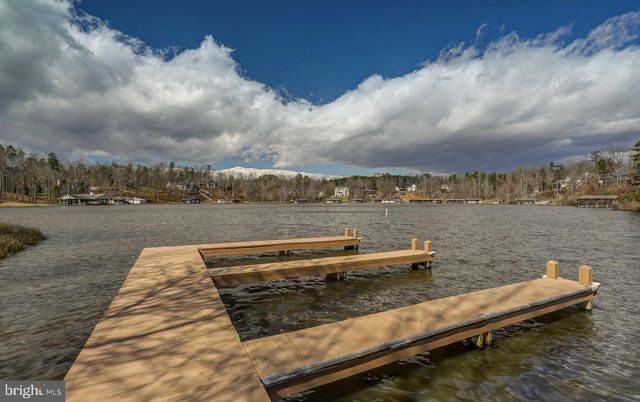 100 HEMLOCK LN, Mineral, VA 23117