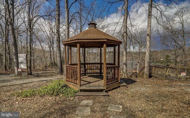 100 HEMLOCK LN, Mineral, VA 23117