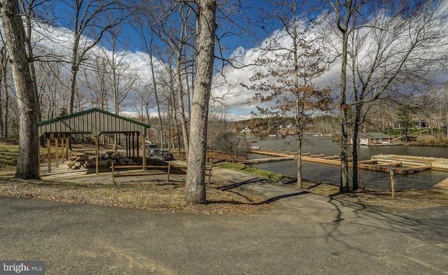 100 HEMLOCK LN, Mineral, VA 23117