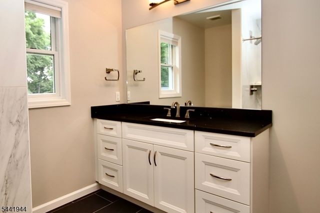 73 Oneida Ave, Oakland Boro, NJ 07436