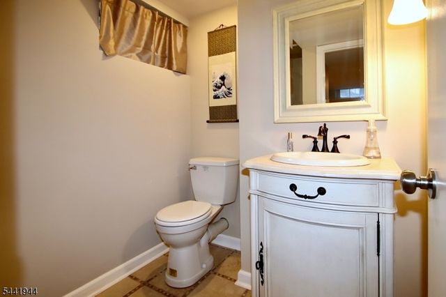 73 Oneida Ave, Oakland Boro, NJ 07436