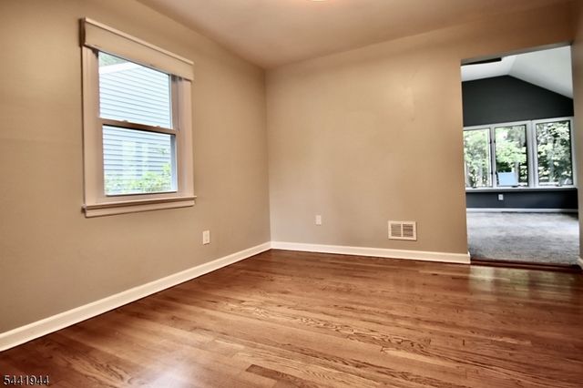 73 Oneida Ave, Oakland Boro, NJ 07436