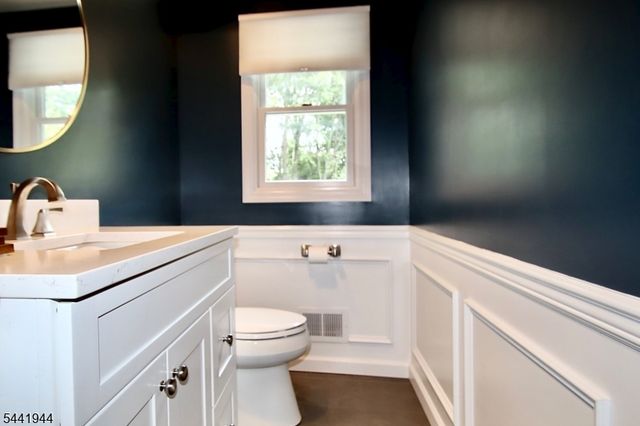 73 Oneida Ave, Oakland Boro, NJ 07436