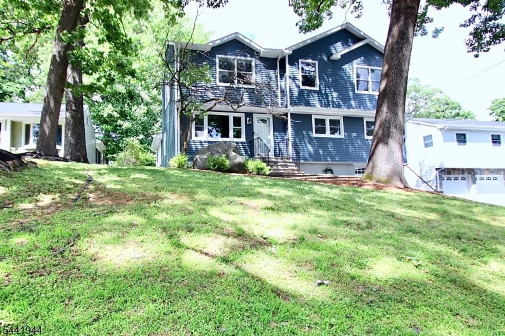 73 Oneida Ave, Oakland Boro, NJ 07436