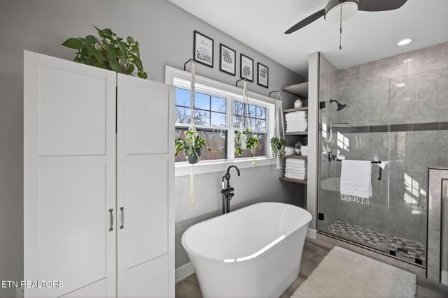 323 Riverview Drive, Crossville, TN 38555