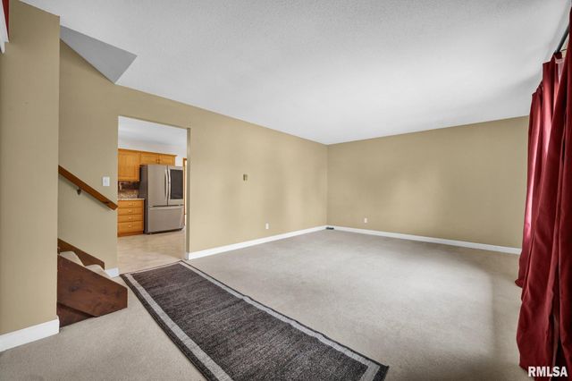 4601 W ANDOVER Drive, Peoria, IL 61615