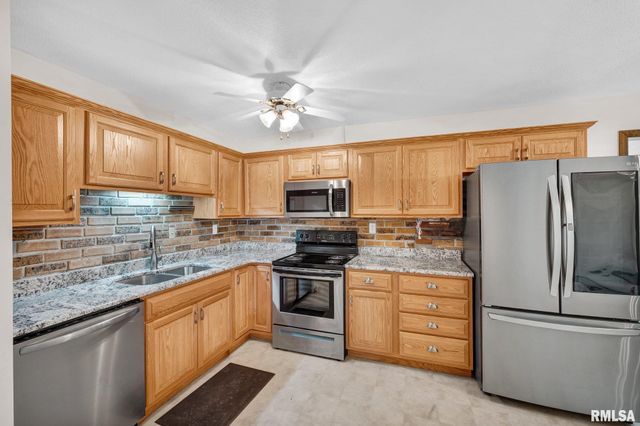 4601 W ANDOVER Drive, Peoria, IL 61615