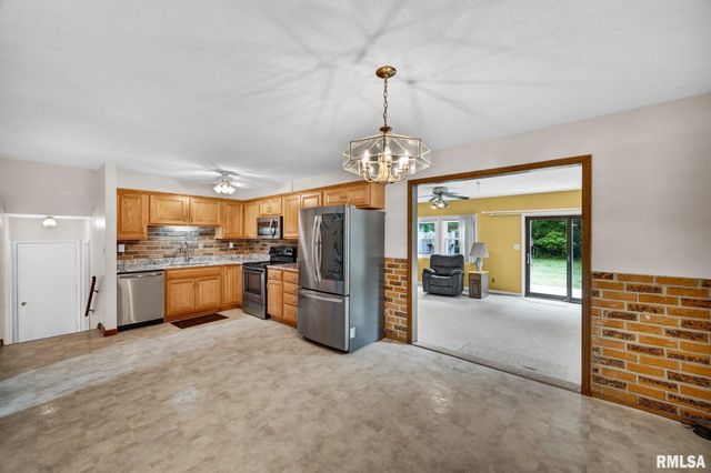 4601 W ANDOVER Drive, Peoria, IL 61615