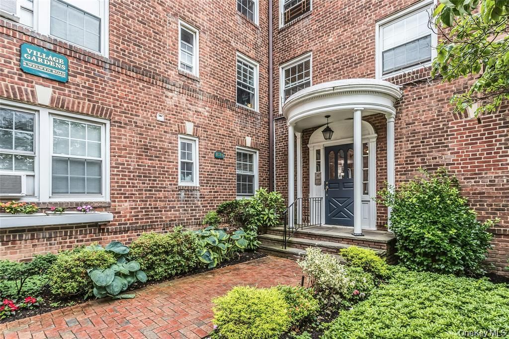 8 Welwyn Road 2G, Great Neck, NY 11020 — photo 2