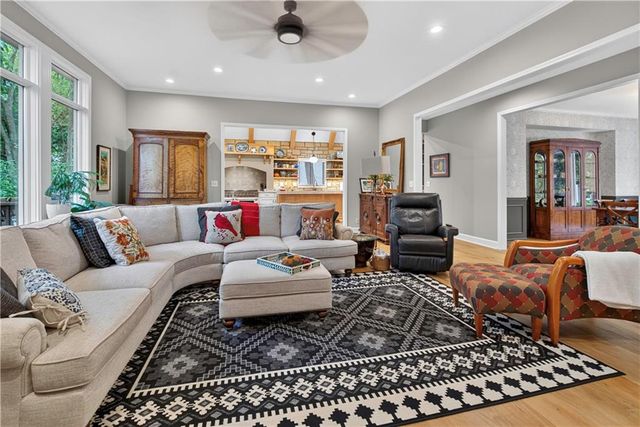 2228 SW Waterfall Place, Lee's Summit, MO 64081