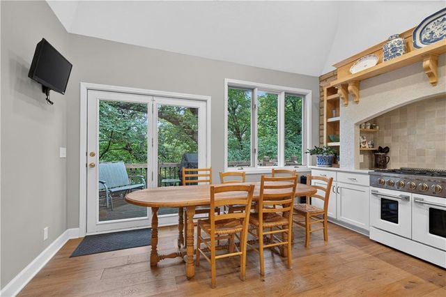2228 SW Waterfall Place, Lee's Summit, MO 64081