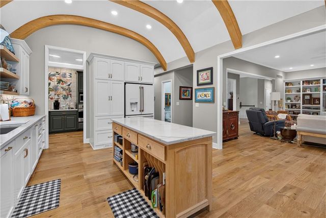 2228 SW Waterfall Place, Lee's Summit, MO 64081
