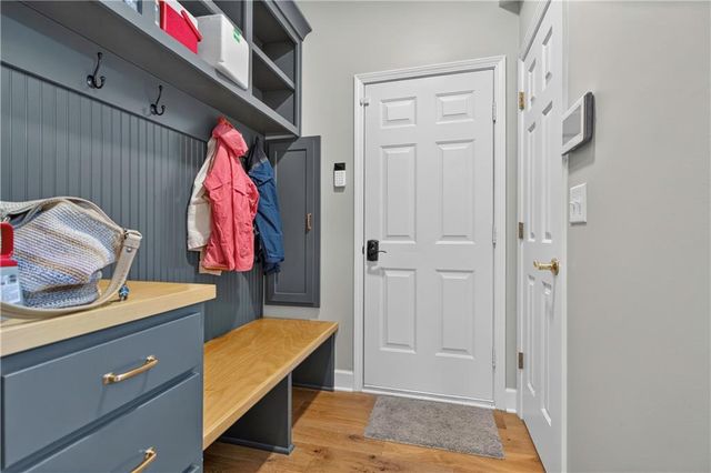 2228 SW Waterfall Place, Lee's Summit, MO 64081