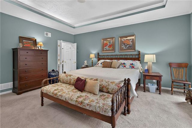 2228 SW Waterfall Place, Lee's Summit, MO 64081