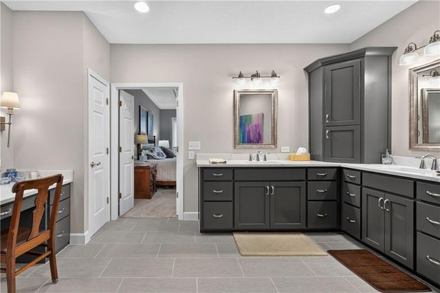 2228 SW Waterfall Place, Lee's Summit, MO 64081
